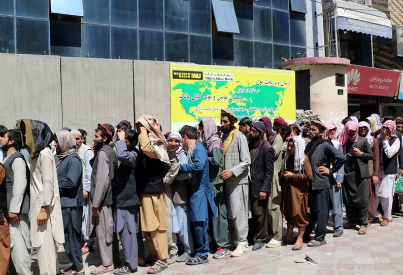 மீண்டும் திறக்கப்பட்ட வங்கிகள்! ஆனாலும் ஏமாற்றம் அடைந்த மக்கள்!