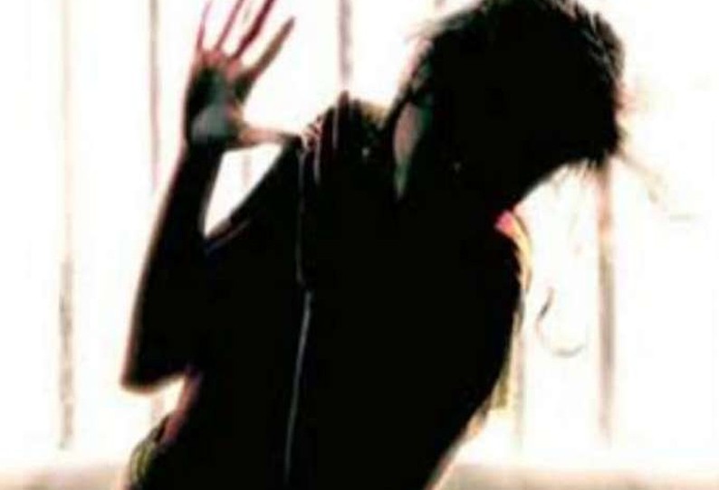 திருமணம் ஆன நபருடன் கள்ள காதல்! பெண்ணுக்கு நேர்ந்த கொடுமை! போலீசார் செய்த செயல்!