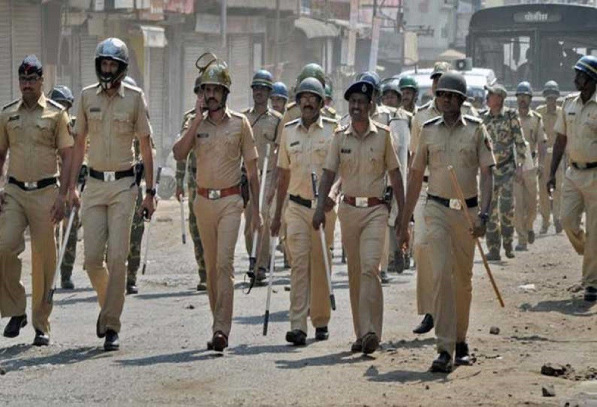 தேர்வில் இப்படி செய்யலாமா? போலீசார் செய்த அதிரடி! எங்களுக்கே வா!