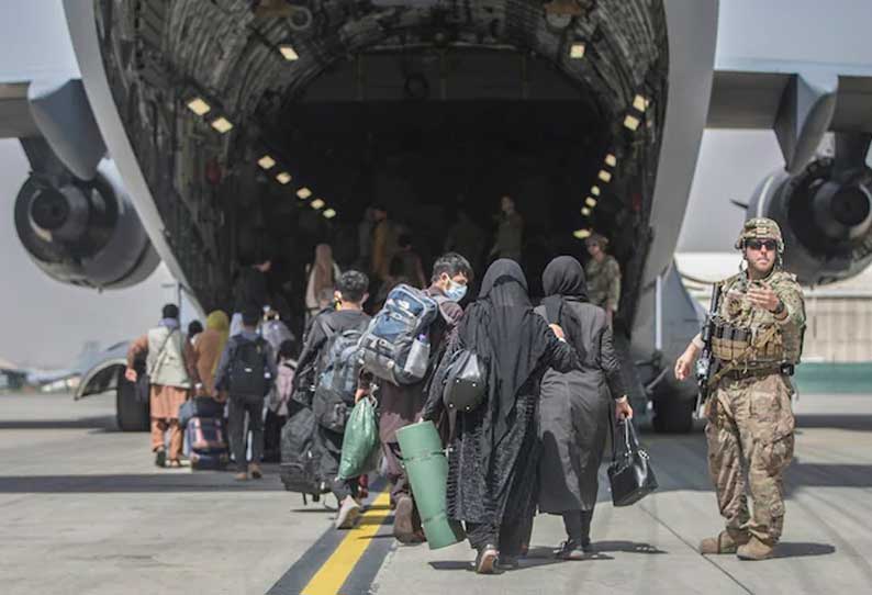 எல்லாரும் வெளியேறி விட்டால் நாங்கள் என்னதான் செய்வது! தலீபான்கள் வெளியிட்ட திடீர் அறிவிப்பு!