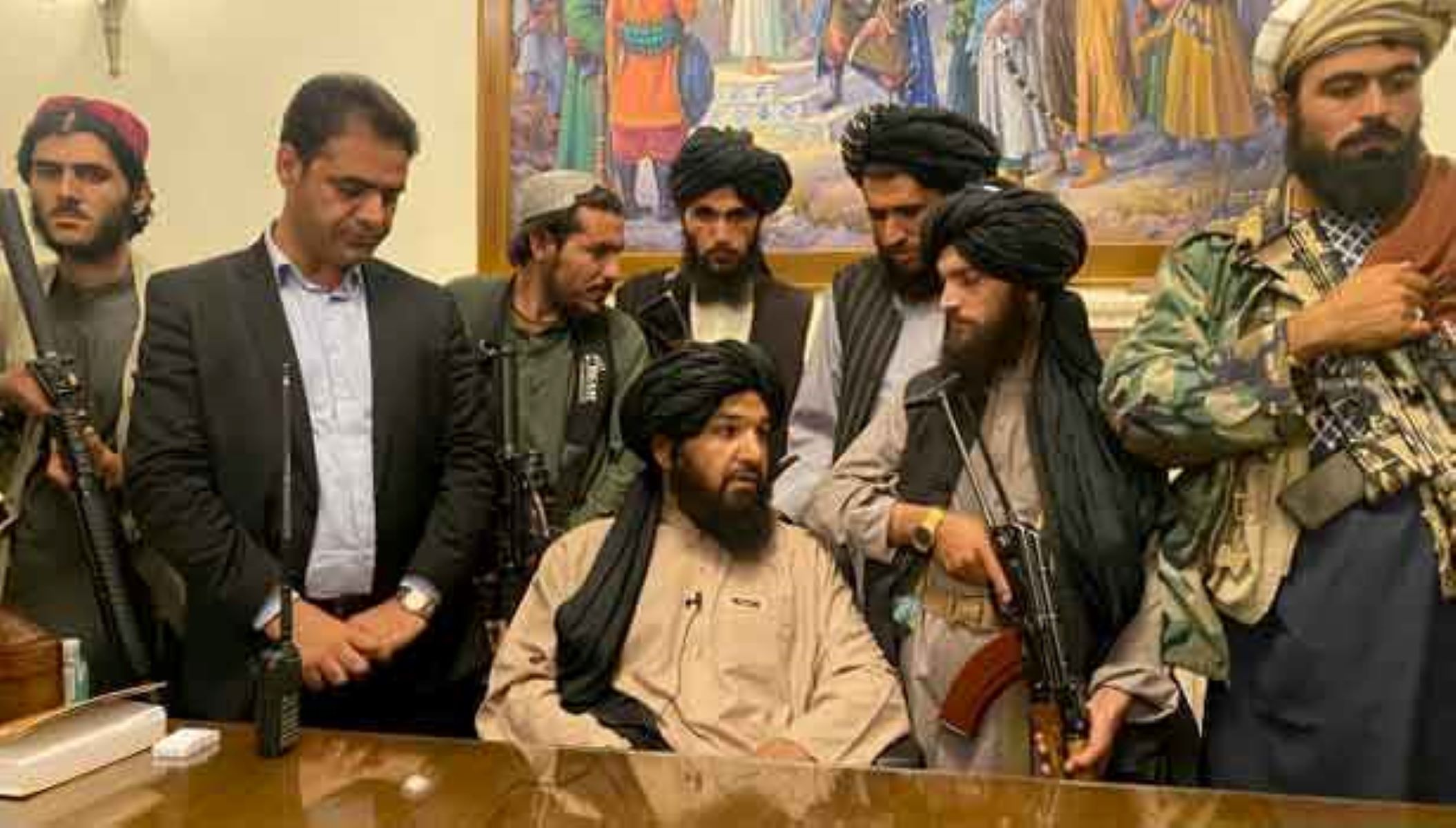 தாலிபான்கள் புதிய அரசு பதவி ஏற்பு விழா ரத்து! நேட்டோ படைகளின் நெருக்கடியின் காரணமாக தாலிபான்கள் அறிவித்த முக்கிய முடிவு!