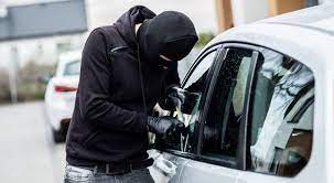 வசமாக சிக்கிய கார் திருடன்! வெளுத்து வாங்கிய பொதுமக்கள்!