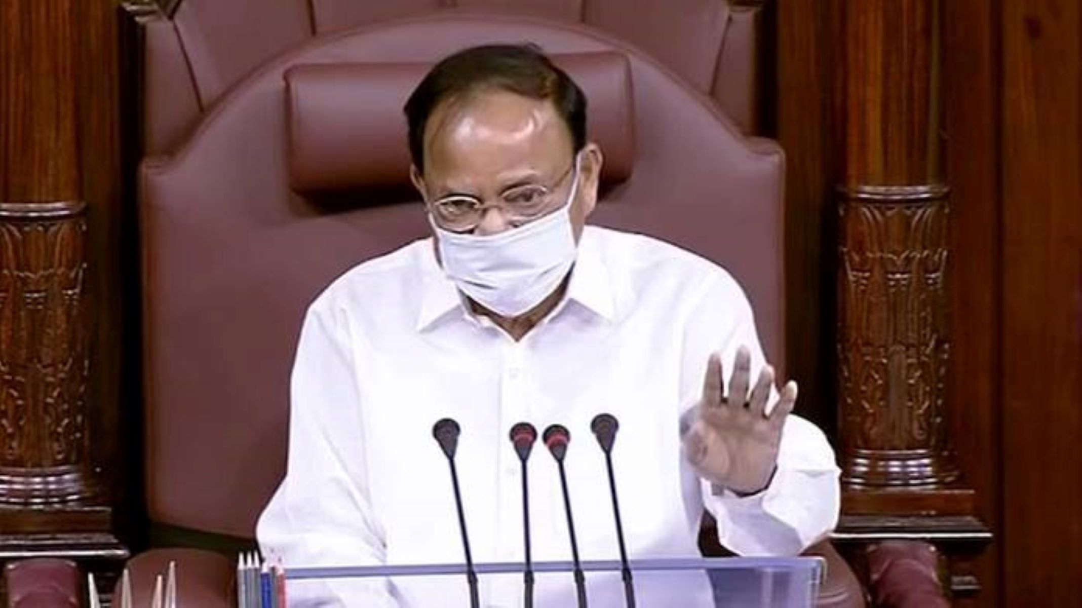 எதிர்க்கட்சிகள் அமளியால் கண்ணீர் விட்ட வெங்கையா நாயுடு!