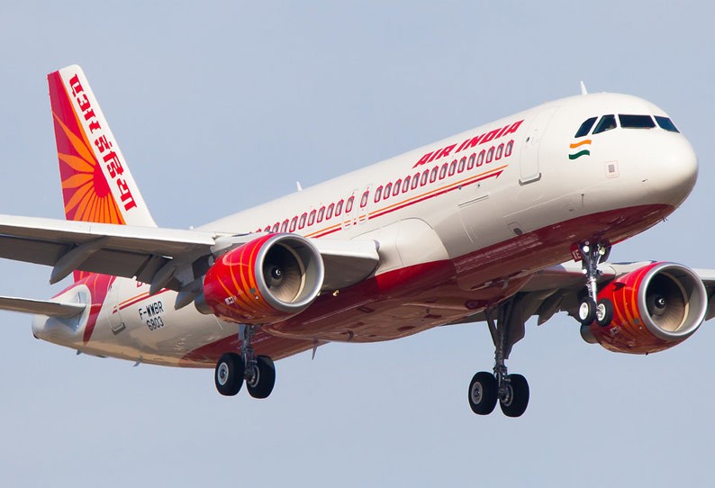 நடுவானில் சென்றபோது ஏற்பட்ட திடீர் கோளாறு! உடனே விமானிகள் செய்த செயல்!