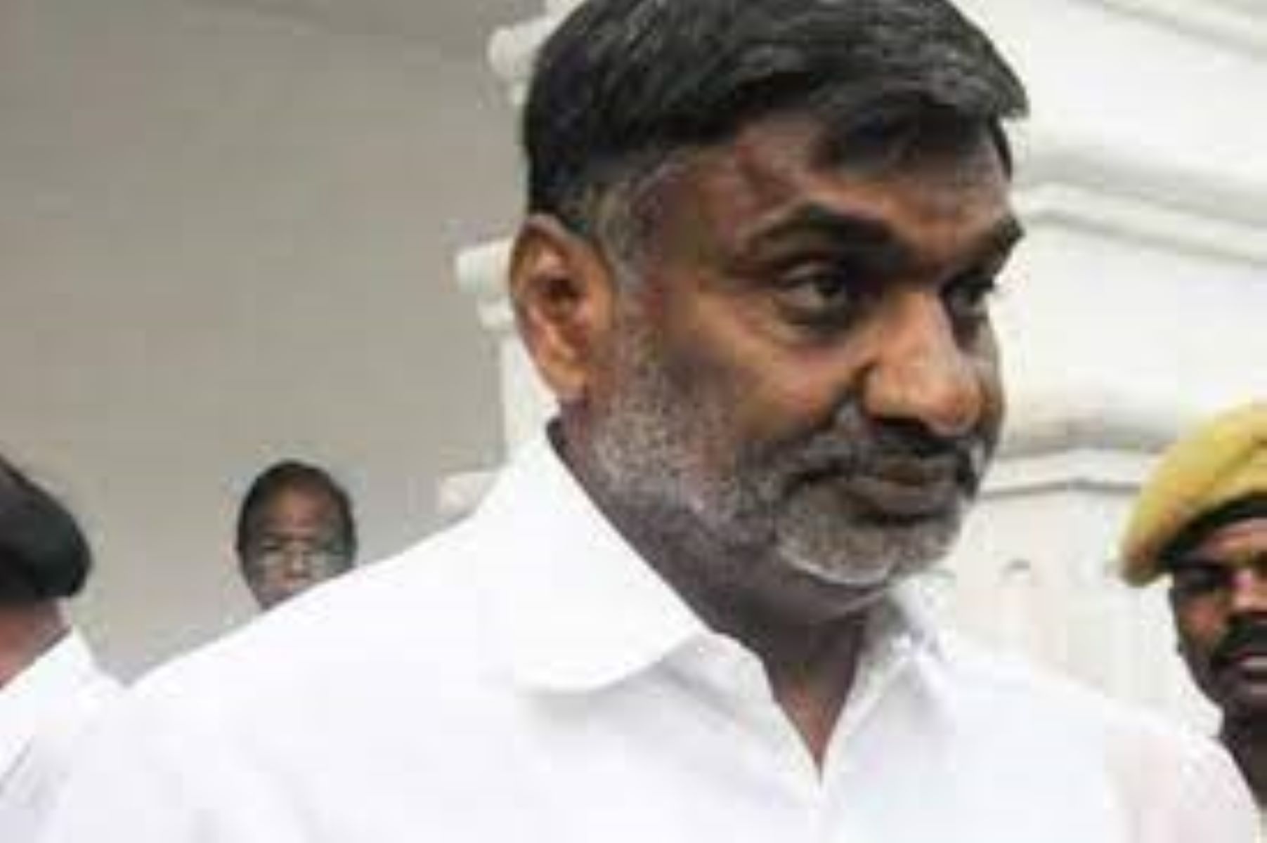 அதிரடி சோதனையில் இறங்கிய லஞ்ச ஒழிப்புத்துறை! முன்னாள் அமைச்சரின் வீட்டில் கிடைத்தது என்ன?