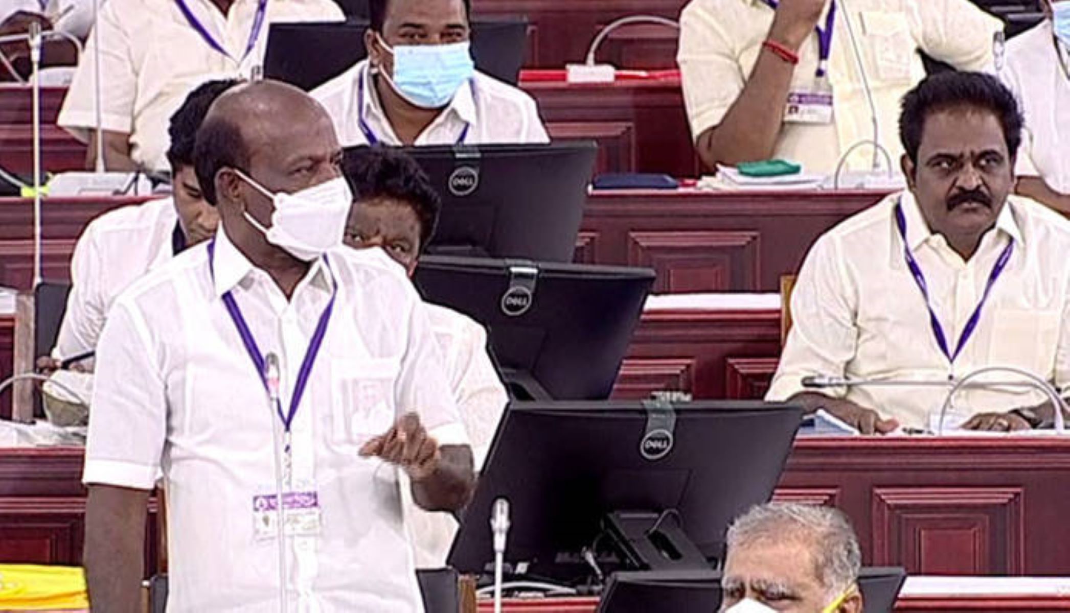 மெகா தடுப்பூசி முகாம்கள்! முடிவை மாற்றிய சுகாதாரத்துறை அமைச்சர்!