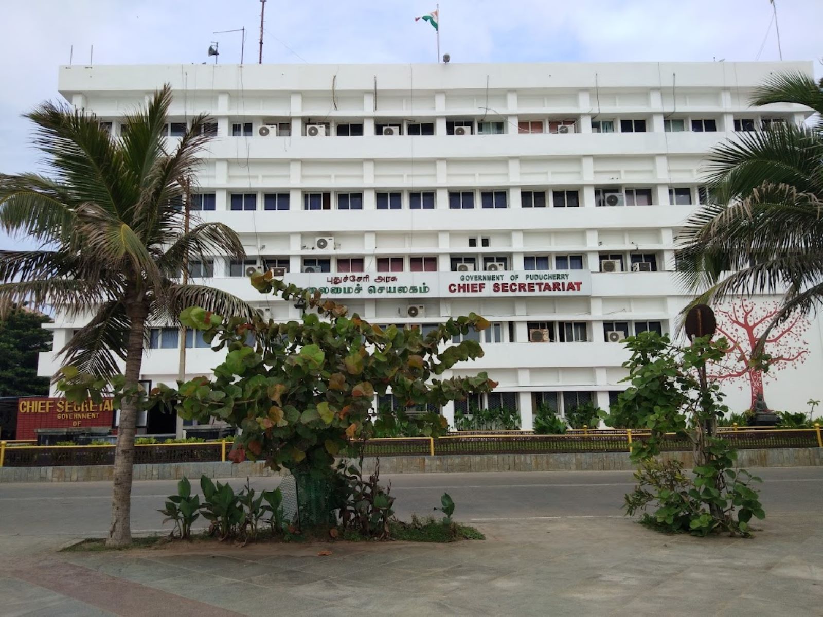 அனைத்து பக்கமும் அடைக்கப்பட்ட கதவுகள்! வேறுவழியில்லாமல் முதலமைச்சர் எடுத்த முடிவு!