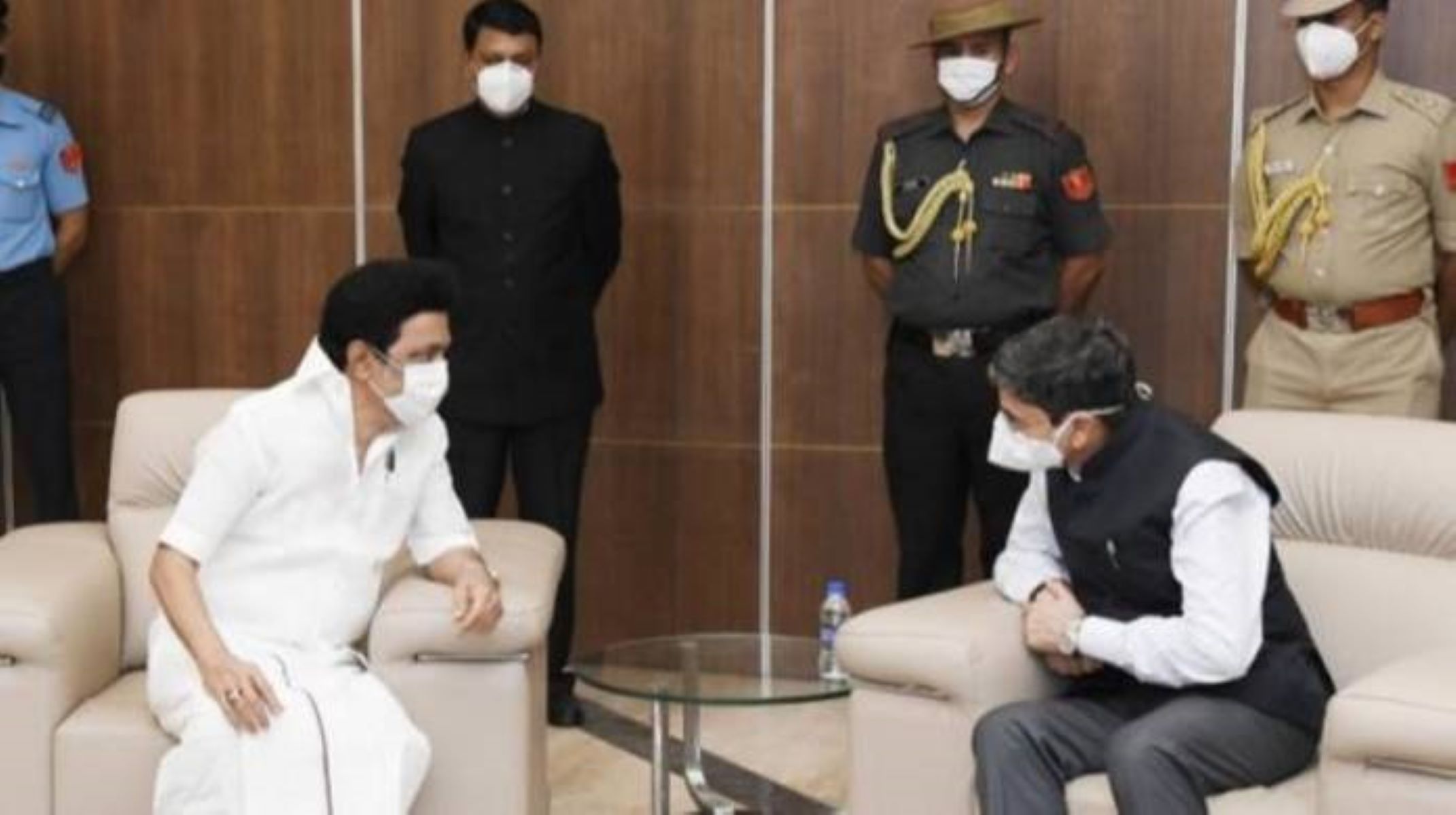 தமிழகத்தில் கால்பதித்தார் ஆர் என் ரவி! தமிழக அரசியலில் இனி என்ன நடக்கும்!