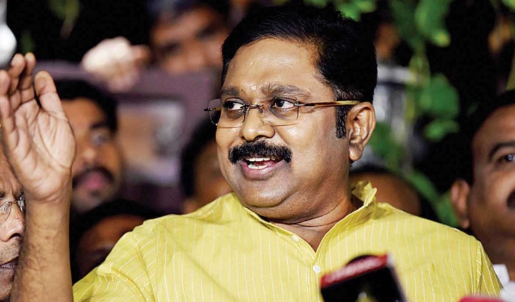 அவர்களைப் பற்றி அவர்களிடமே கேளுங்கள்! விரக்தியில் பதிலளித்த டிடிவி தினகரன்!