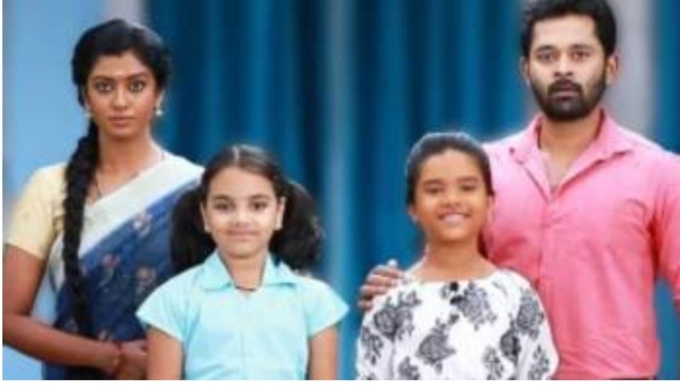 பாரதிகண்ணம்மா சீரியல் செட்டில் பிறந்தநாள் கொண்டாடிய ஹேமா.!! வைரலாகும் புகைப்படங்கள்.!!