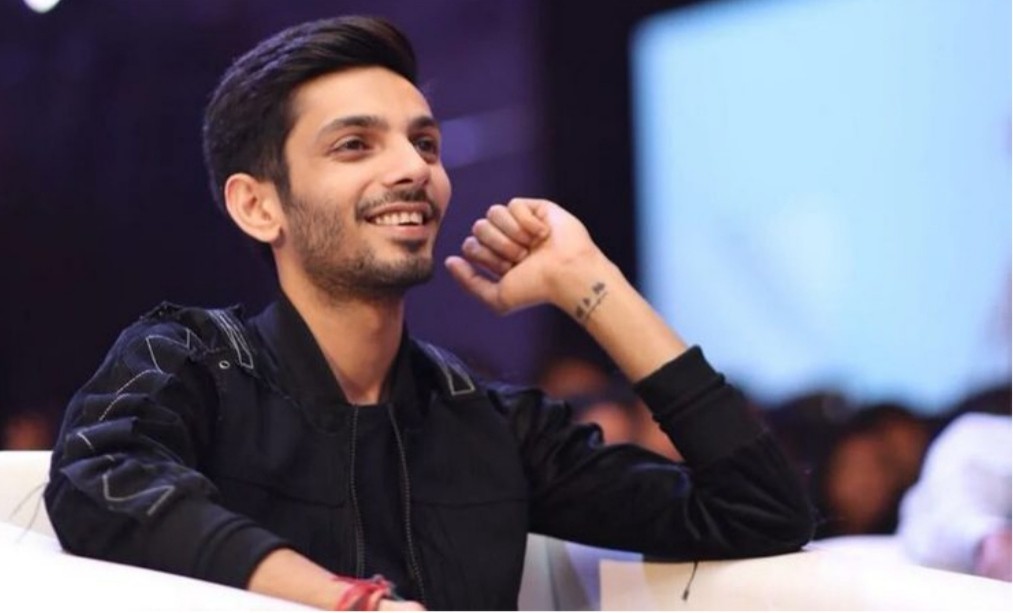 மாஸ்டர் பட நடிகையுடன் நெருக்கமாக இருக்கும் அனிருத்.!!இணையத்தில் வைரலாகும் புகைப்படம்.!!