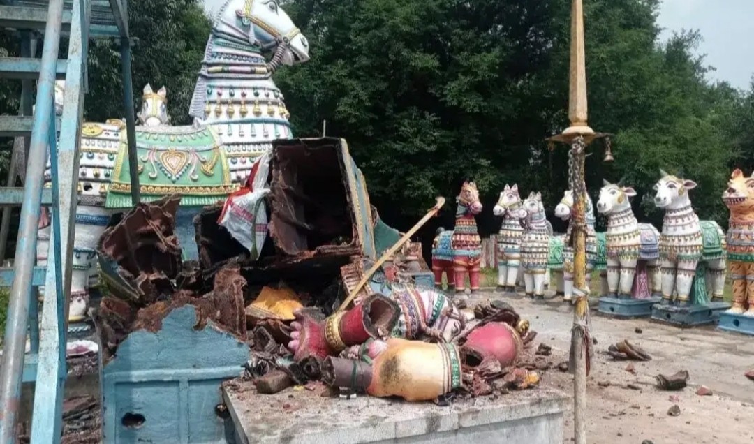 பெரம்பலூரில் சாமி சிலைகளை உடைத்த மர்ம நபர்கள்.!! பொதுமக்கள் அதிர்ச்சி.!