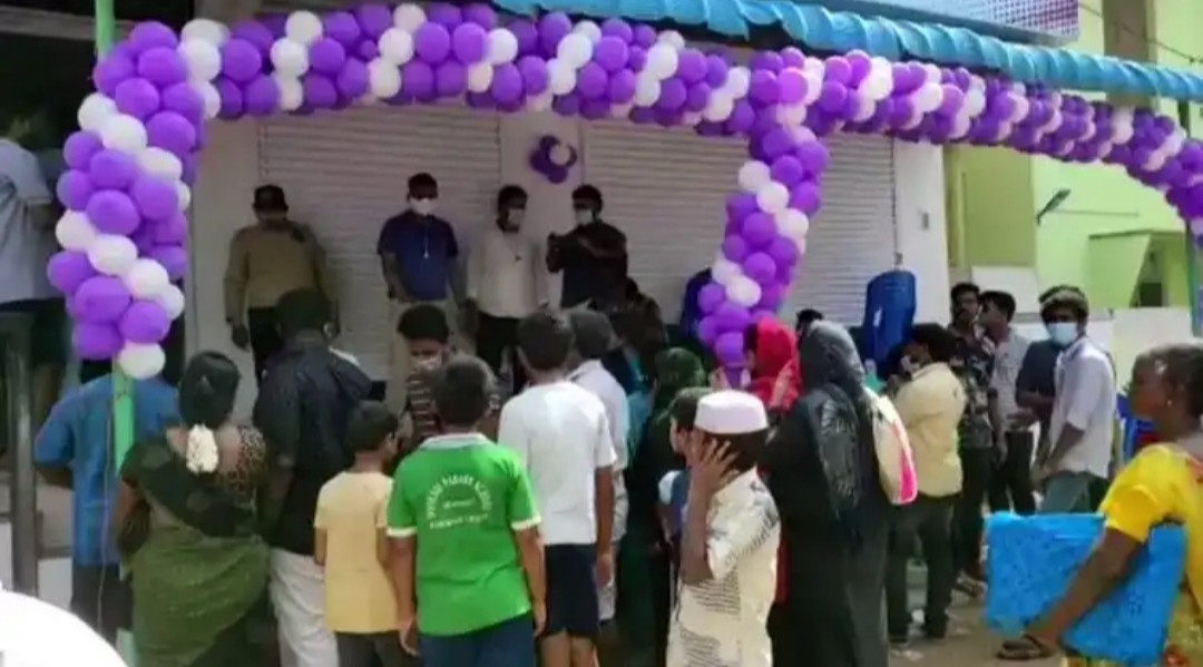 வெறும் 6 ரூபாய்க்கு துணி விற்பனை.!! தீபாவளிக்கு அதிரடி ஆஃபர்.!!