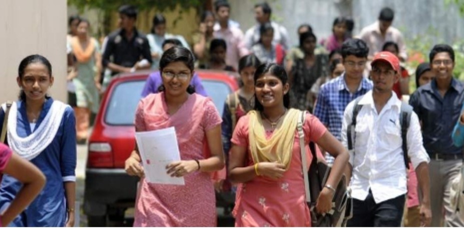 இன்று முதல் கல்லூரி முதலாமாண்டு மாணவர்களுக்கு நேரடி வகுப்புகள் தொடக்கம்.!!