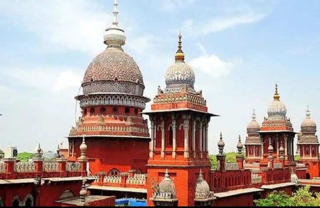 பேனர் கலாச்சாரத்தை தடுப்பது குறித்து தமிழக அரசுக்கு-சென்னை உயர் நீதிமன்றம் உத்தரவு.!!