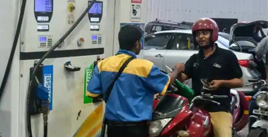 தொடர்ந்து இன்றும் உயர்ந்த பெட்ரொல், டீசல் விலை.!! இன்றைய விலை நிலவரம்.!!