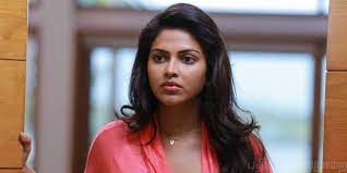 பிணவறையில் உட்கார்ந்து சாப்பிடும் மைனா பட கதாநாயகி! அதிர்ச்சியில் ரசிகர்கள்!