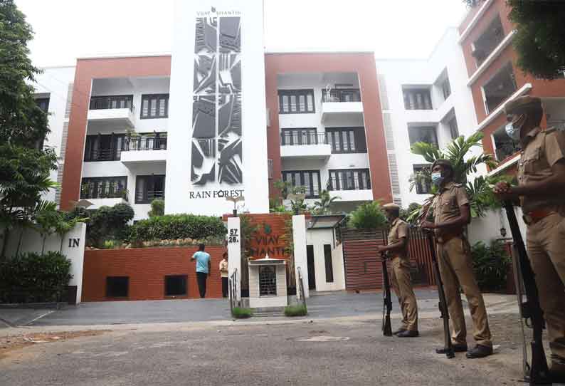 முன்னாள் அமைச்சருக்கு சொந்தமான பல இடங்களில் தேடுதல் வேட்டை! இதுவரை 27 கோடி கண்டுபிடிப்பு!