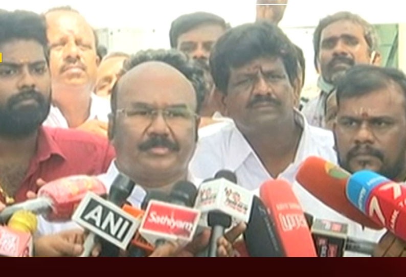 பெயர் போட்டுக் கொண்டால் அப்படி ஆகிவிடுமா? முன்னாள் அமைச்சர் கடும் தாக்கு!