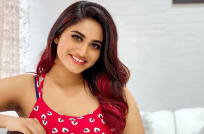 விஜயதசமிக்கு மகாலட்சுமியாய் மாறிய பிக்பாஸ் ஷிவானி!! கொள்ளையடிக்கும் போட்டோஷூட்!!