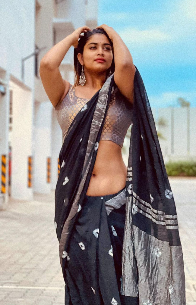 பச்சை நிற ஸ்லீவ்ல்ஸ் உடையில் முன்னழகும், பின்னழகும் குலுங்க ஆடிய ஷிவானி, வீடியோ உள்ளே…..