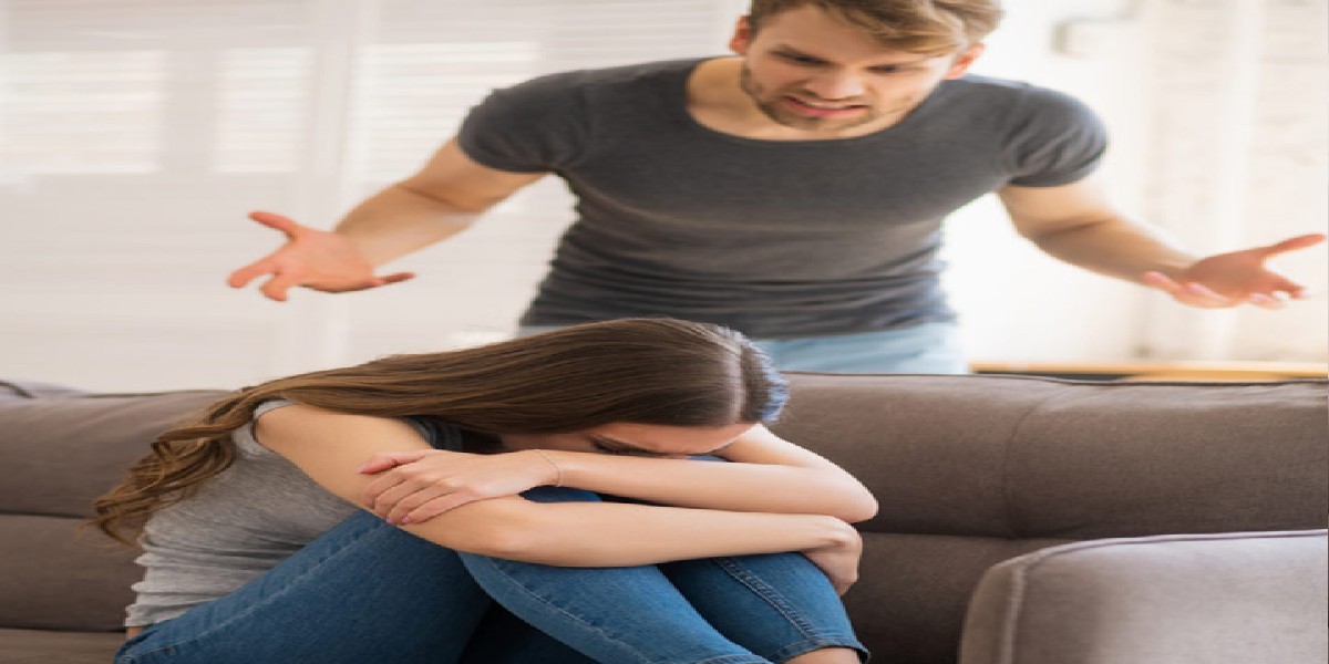 காதலன் போட்ட கண்டிஷன், பதறிப்போன காதலி!- இப்படியும் விதிகளா?