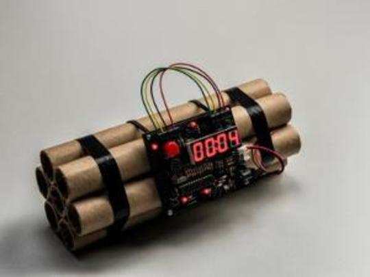 மாணவிகள் கழிவறையில் வெடிகுண்டு! பெரும் பரபரப்பில் பள்ளி நிர்வாகம்!