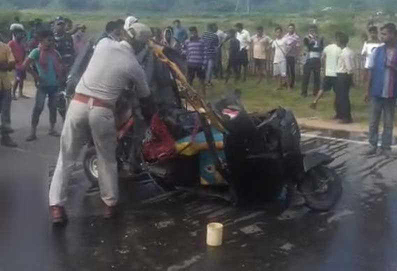 ஆட்டோ மற்றும் லாரி நேருக்கு நேர் மோதி கோர விபத்து! மூன்று சிறுவர்கள் உட்பட 9 பேர் உயிரிழப்பு!