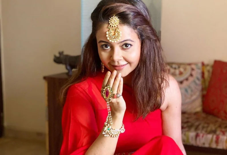 எனக்கும் சிறு வயதில் இது நடந்தது! பிள்ளைகள் சொல்வதை பெற்றோர் காது கொடுத்து கேளுங்கள்! – பிரபல நடிகை பரபரப்பு!