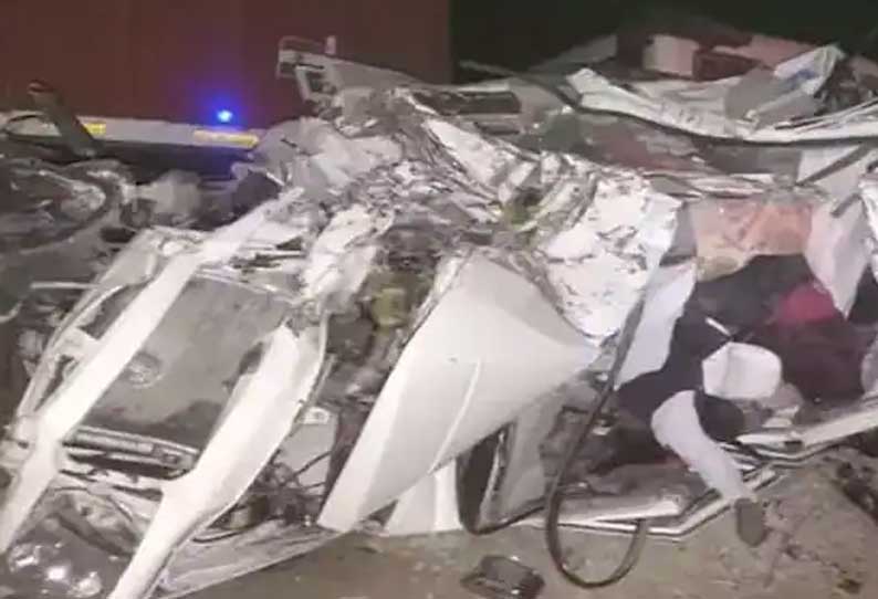 குஜராத்தில் கோர விபத்து! டேங்கர் லாரி மற்றும் வேன் நேருக்கு நேர் மோதல்!