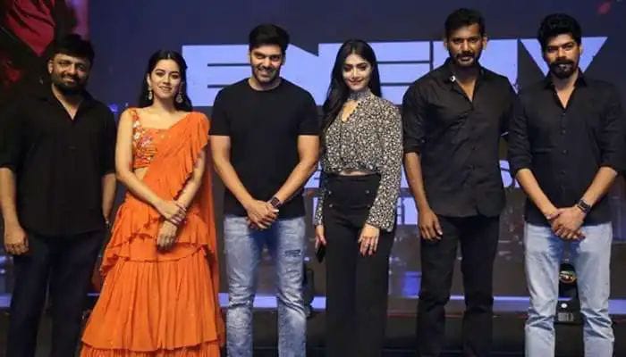 1800 மாணவர்களுக்கு இலவச கல்வி கொடுக்கும் நடிகர் விஷால்!