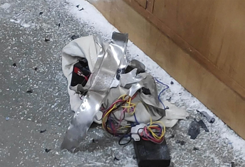 கோர்ட்டில் மிகுந்த பரபரப்பு! திடீரென வெடித்து சிதறிய மர்மமான பொருள்!