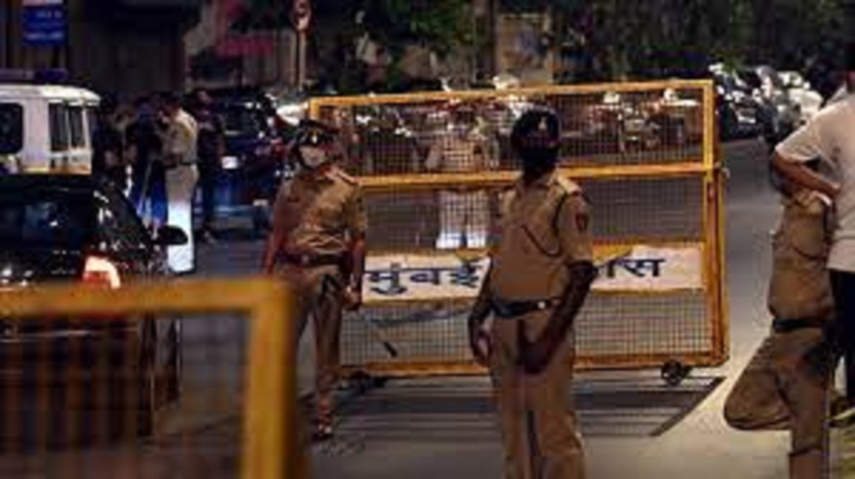 தமிழகத்தில் இரவு நேர ஊரடங்கு – அமைச்சர் ஆலோசனை