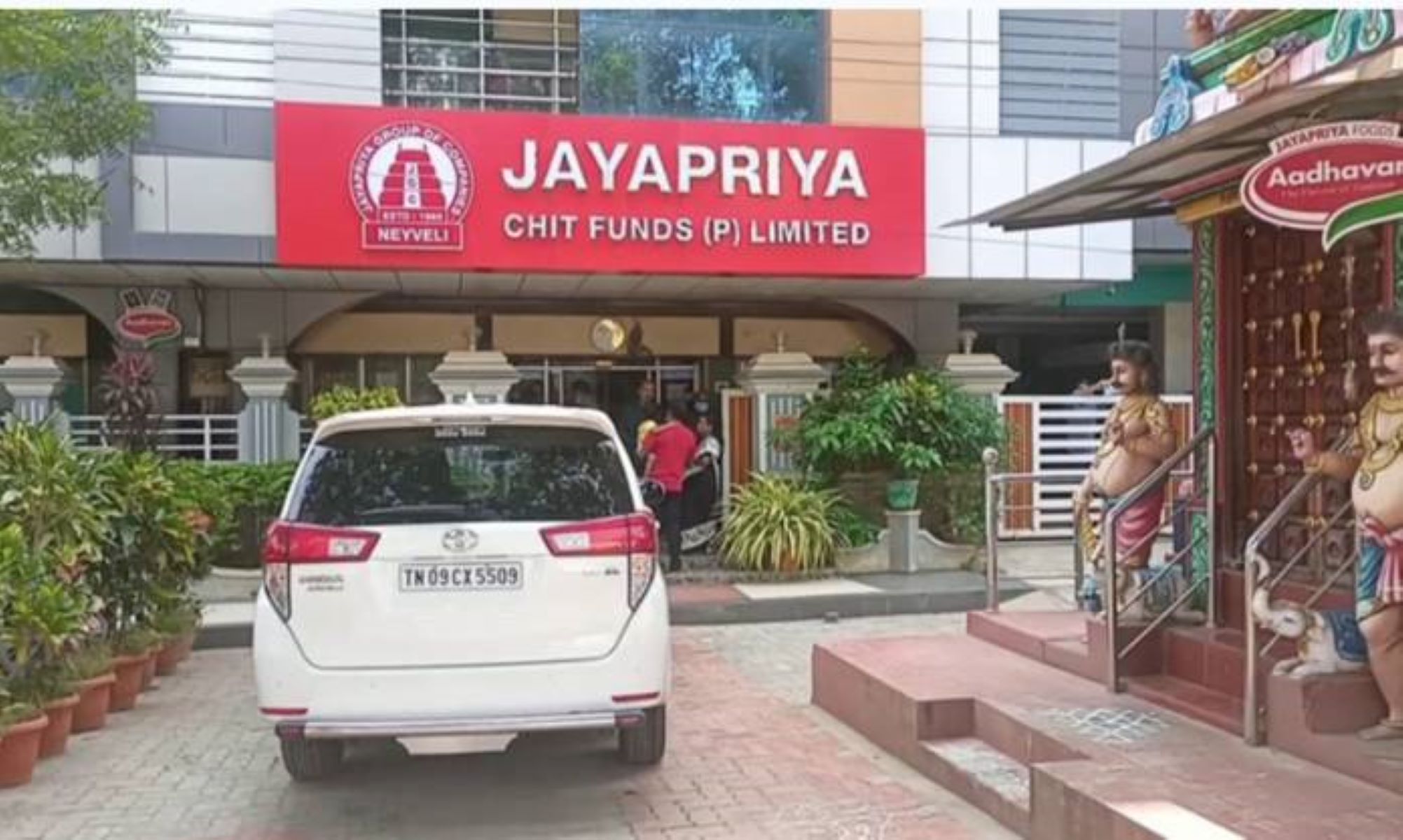 வருமான வரி சோதனை! சிட்பண்ட்ஸ் நிறுவனத்தில் 12 கோடி ரூபாய் பறிமுதல்!