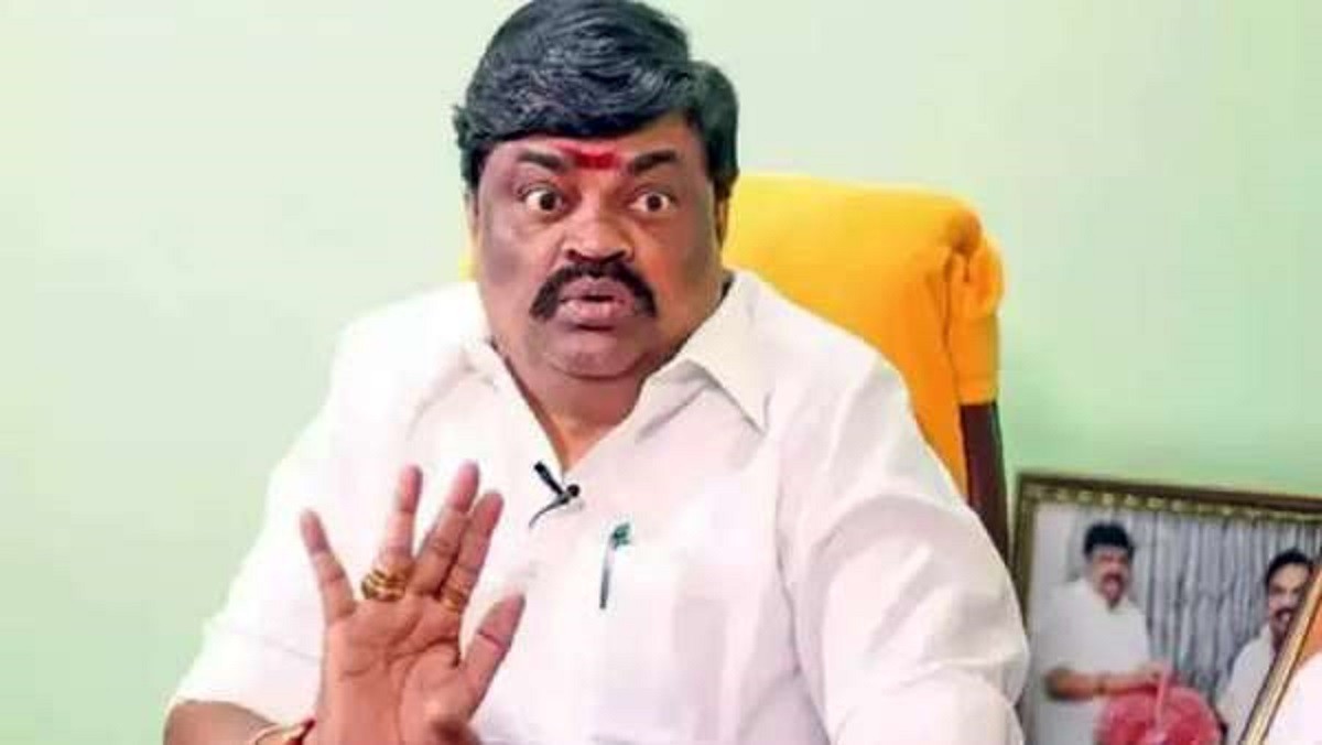 ராஜேந்திர பாலாஜியை பிடிக்க கடலோர கண்காணிப்பு தீவிரம்!