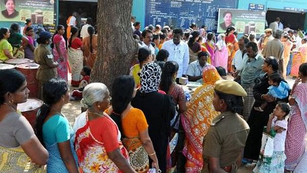 தமிழகத்தில் பொங்கல் பரிசுத்தொகையாக ரேசன் கார்டுக்கு ரூபாய் 5000?