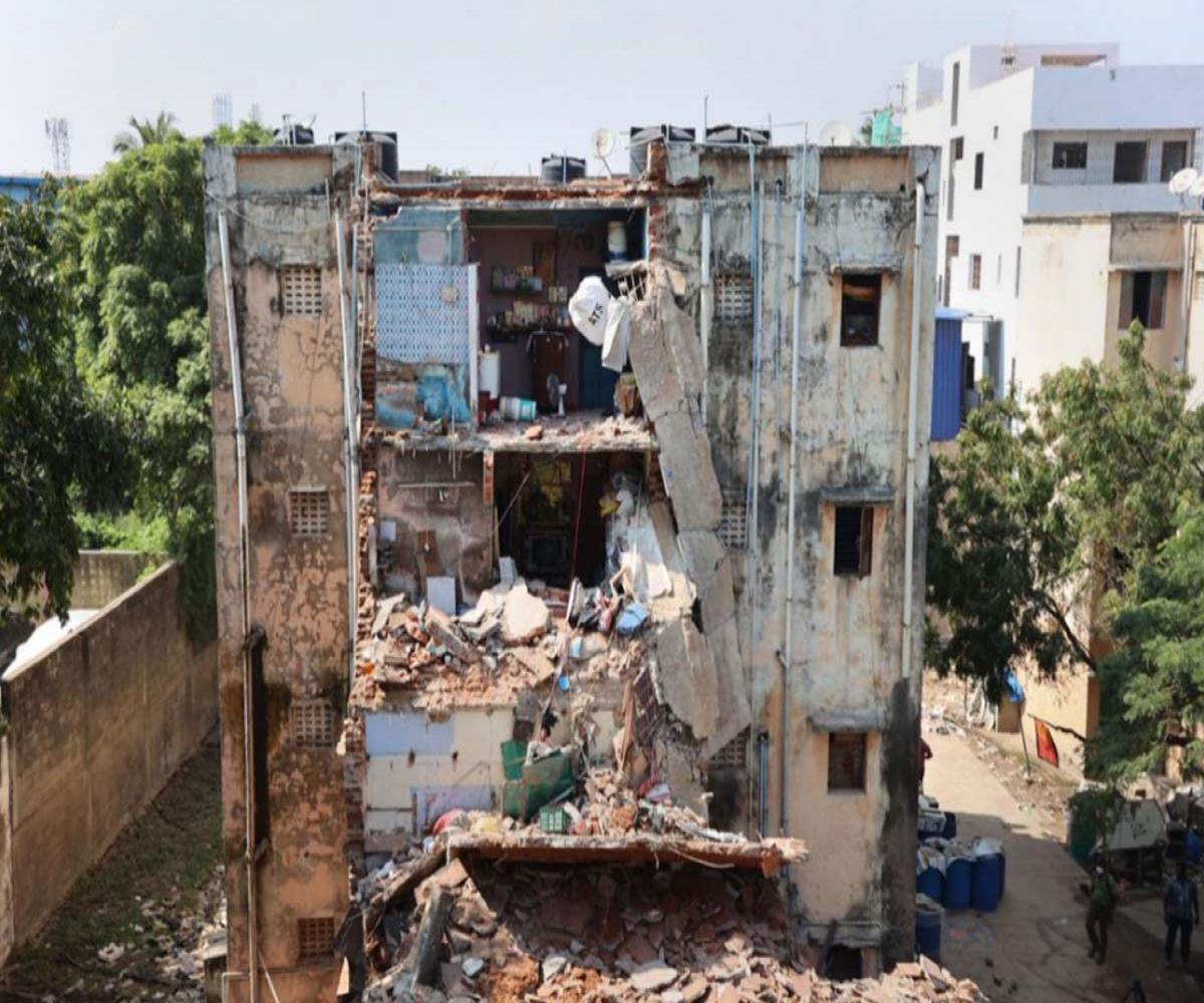 தமிழகம் முழுவதும் சேதம் அடைந்த குடியிருப்புகளை  இடிக்க வல்லுனர் குழு ஆலோசனை!