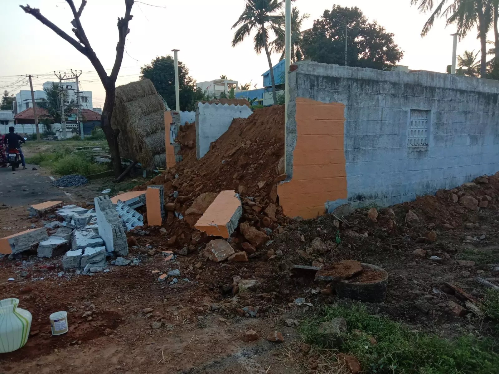 பெரம்பலூர் அருகே சுவர் இடிந்து விழுந்ததில் 3 பெண்கள் பரிதாப பலி!