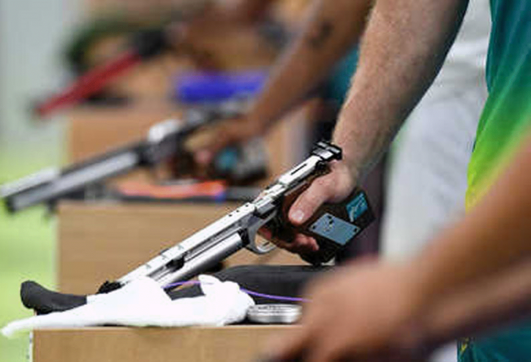 விவசாயி வீட்டின் மேற்கூரையை பதம்பார்த்த துப்பாக்கி குண்டு! பெரம்பலூர் அருகே பரபரப்பு!