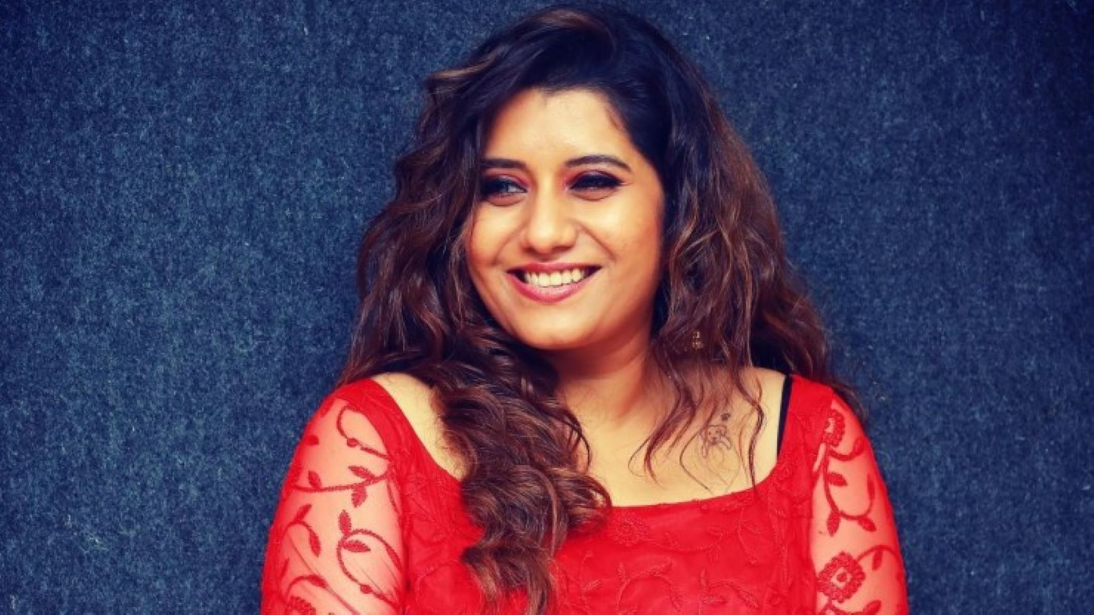 பிக்பாஸ் நிகழ்ச்சிக்குப் பின்னர் மீண்டும் என்ட்ரி கொடுத்த பிரியங்கா! யாருடன் புகைப்படம் எடுத்து இருக்கிறார் தெரியுமா?