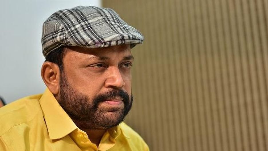 இயக்குனரை மிரட்டும் காமெடி நடிகர்! காவல்துறையிடம் பகீர் புகார் மனு!