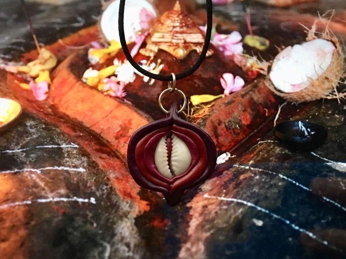 பெண்ணின் பிறப்புறுப்பை கடவுளாக வணங்கும் விசித்திர கோவில்!