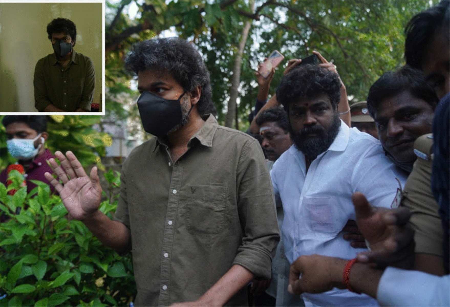 நகர்புற உள்ளாட்சித் தேர்தல்! நடிகர் விஜயை ரசிகர்கள் சூழ்ந்ததால் பரபரப்பு!