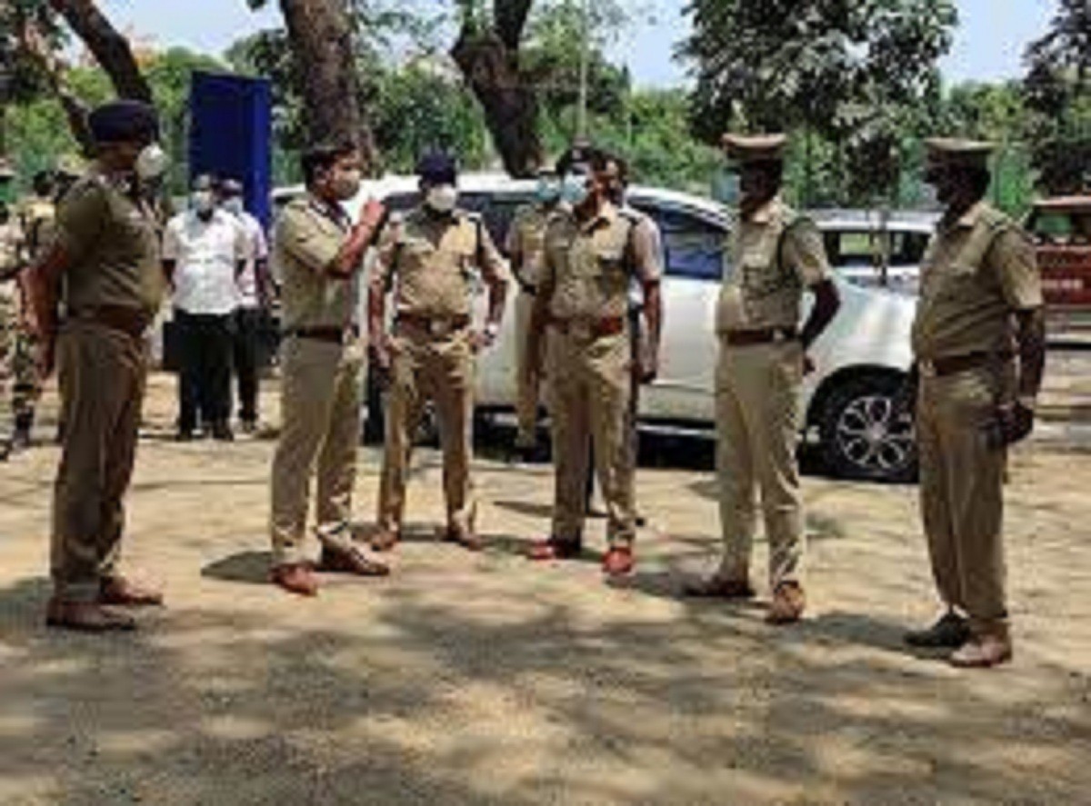 பலப்படுத்தப்பட்டுள்ள பாதுகாப்பு! தீவிர சோதனையில் போலீசார்!! தேர்தல் ஆணையத்தின் முன்னேற்பாடுகள்!!!