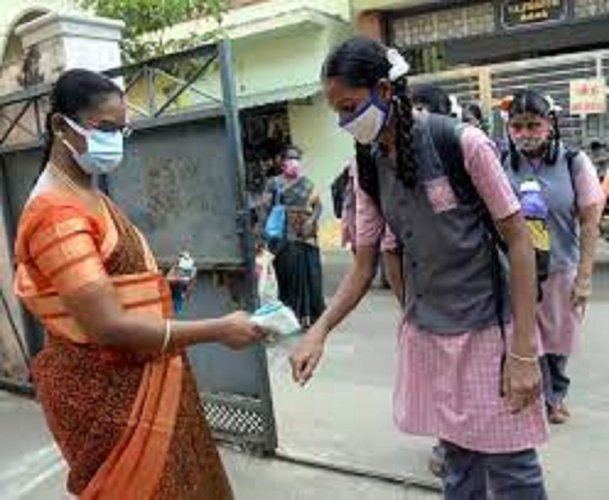 10-ஆம் வகுப்பு வரை மட்டும் திறக்கப்படும் பள்ளிகள்! கல்வித்துறை அதிகாரிகளுக்கு முதல்வர் விதித்த உத்தரவு!!