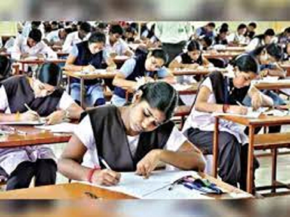 10 மற்றும் 12-ஆம் வகுப்பு மாணவர்களுக்கான பொதுத்தேர்வு! கல்வி அதிகாரிகள் ஆலோசனை!!