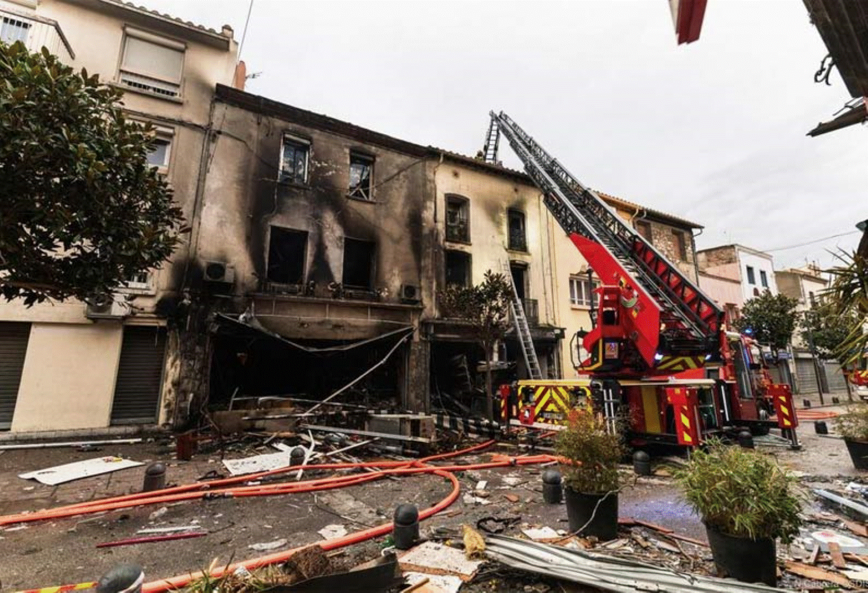 பெரும் சோகம் திடீரென்று ஏற்பட்ட தீ விபத்து! 2 குழந்தைகள் உட்பட 7 பேர் பரிதாப பலி!