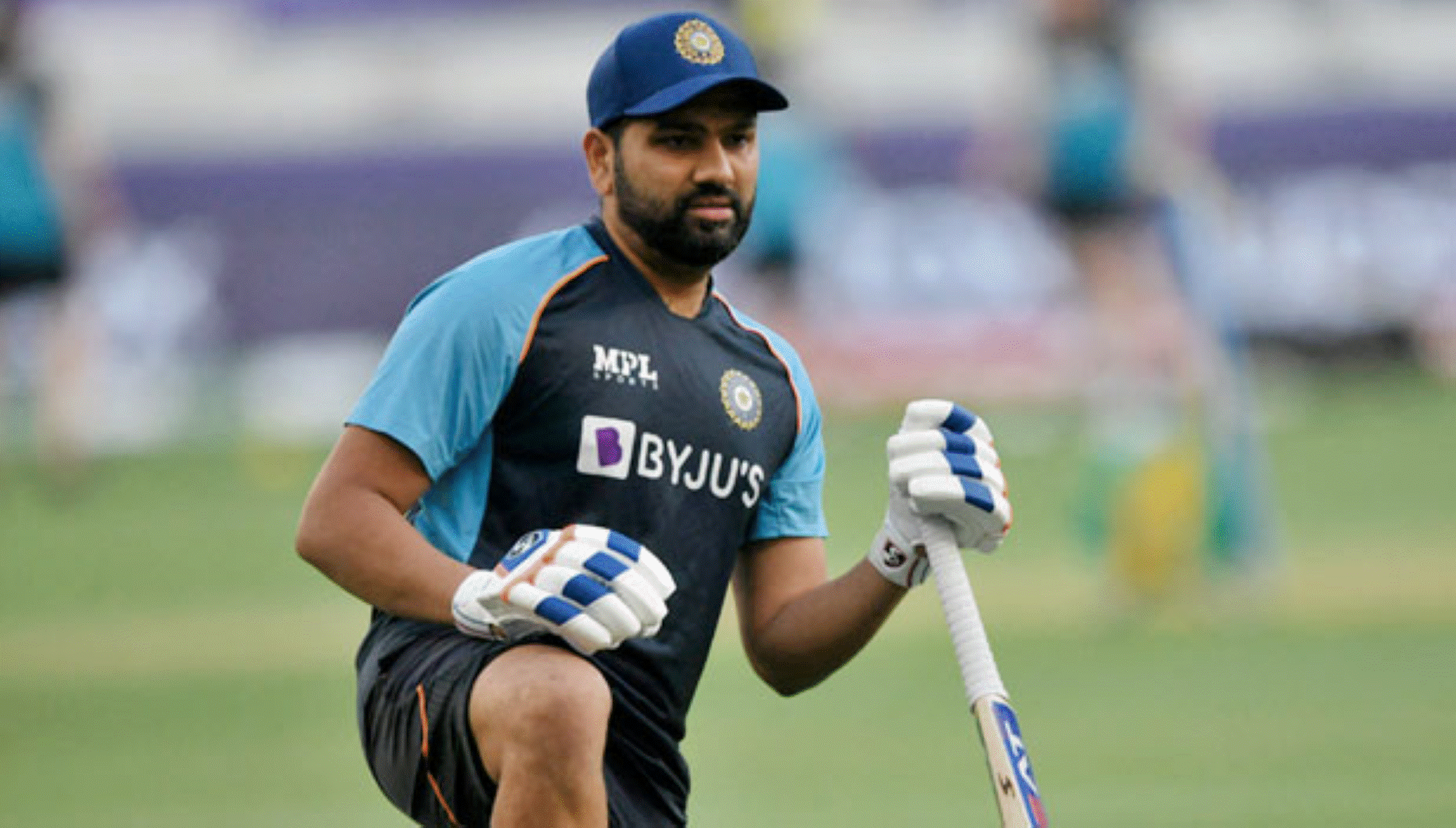 கோலியைப் பற்றி கேள்வி எழுப்பிய பத்திரிக்கையாளர்களிடம் சீரிய ரோகித் சர்மா!