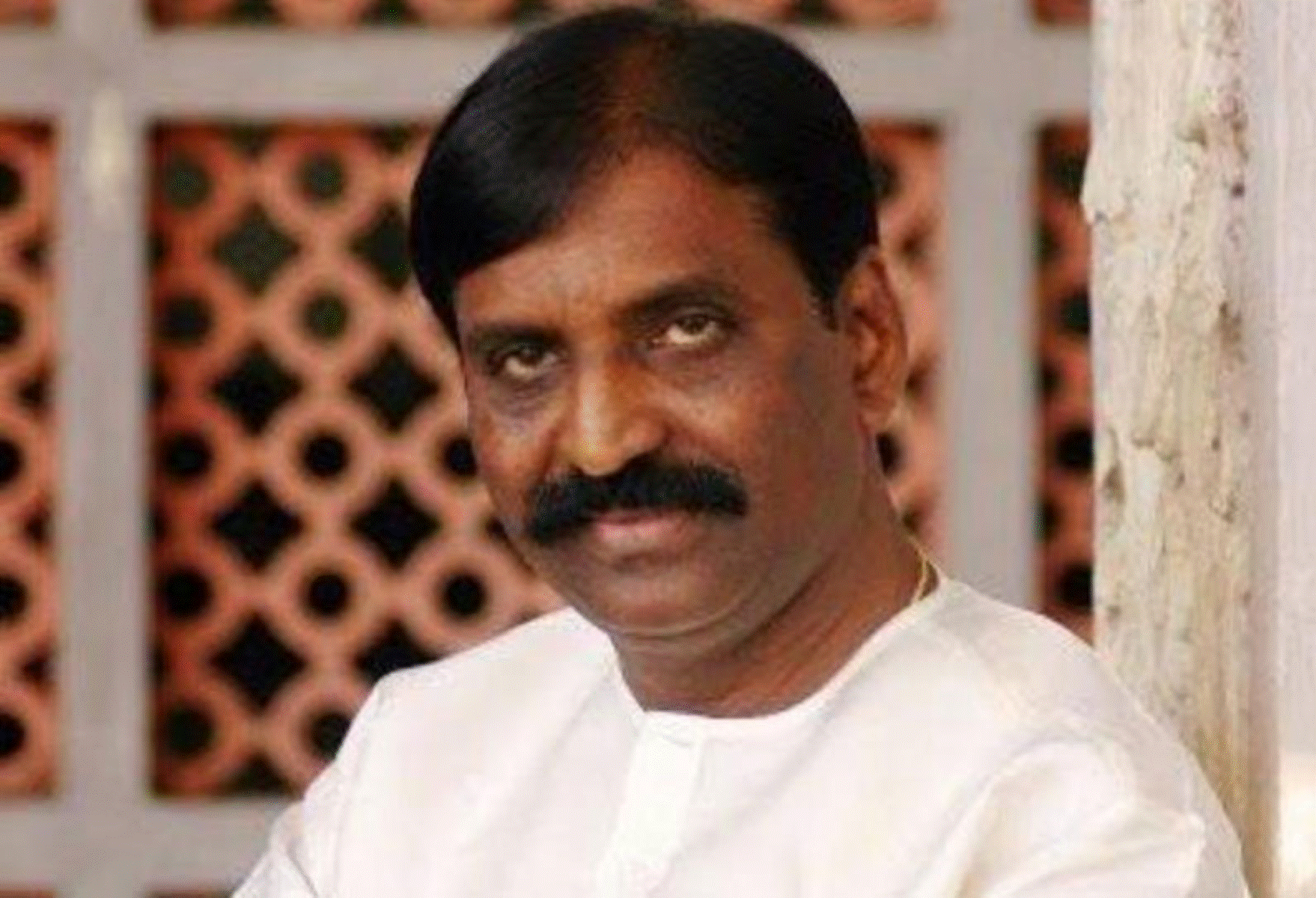 இந்தா சொல்லிட்டாருல்ல கவிஞரு! ட்விட்டரில் பரபரப்பை ஏற்படுத்திய வைரமுத்து!