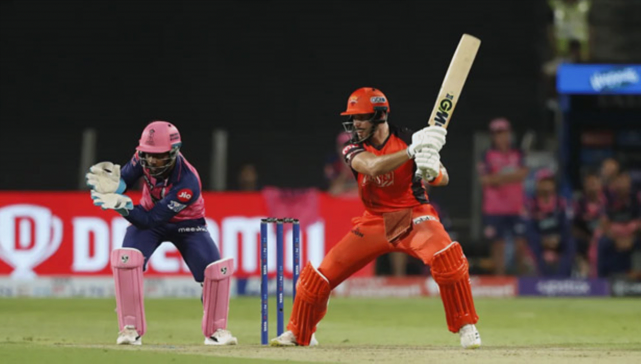 ஐபிஎல் தொடரில் மோசமான சாதனை புரிந்த ஹைதராபாத் அணி!